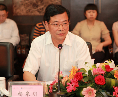 四川大学党委书记杨泉明在签字仪式上致辞